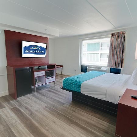 Howard Johnson By Wyndham Virginia Beach At The Beach Exterior photo