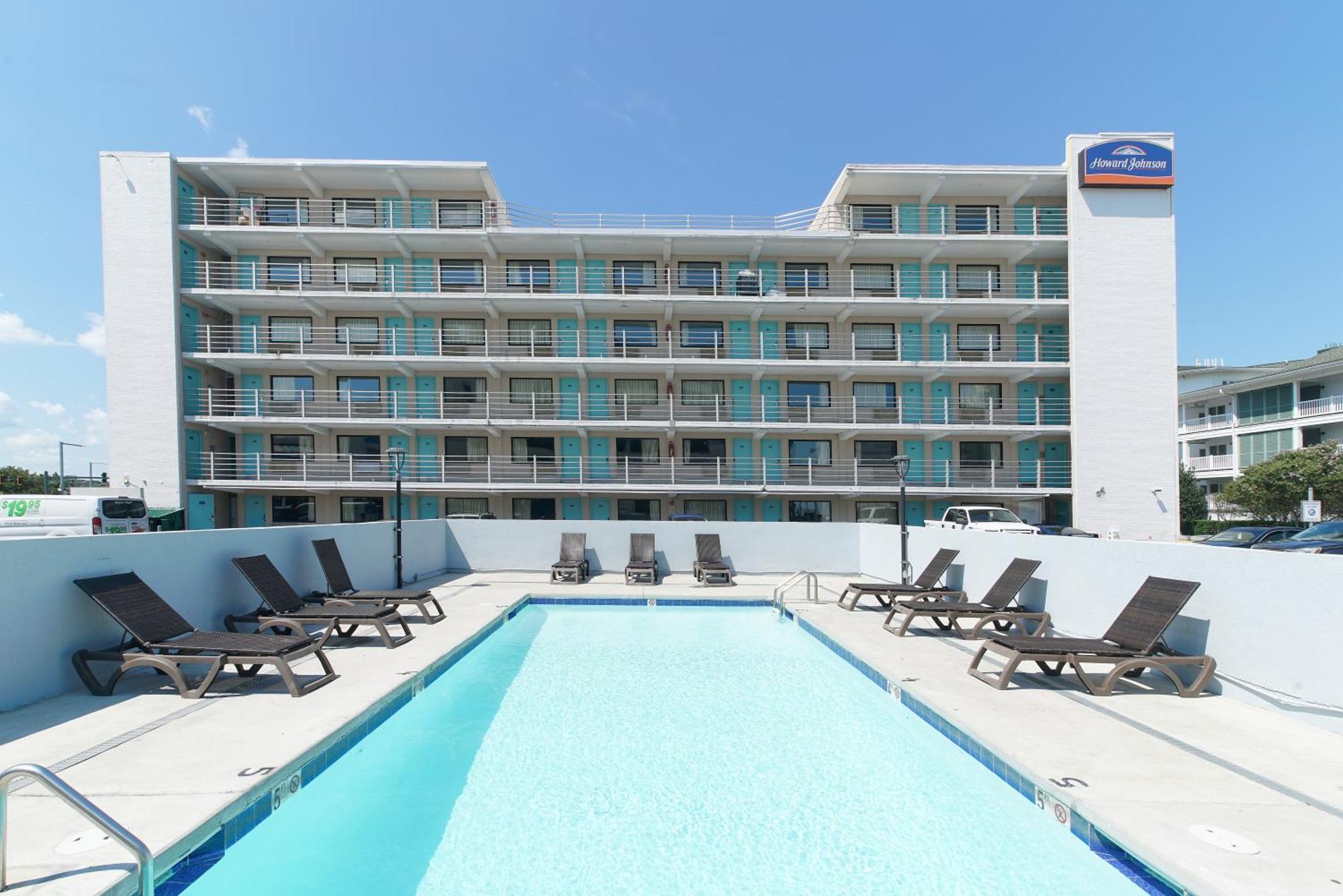 Howard Johnson By Wyndham Virginia Beach At The Beach Exterior photo