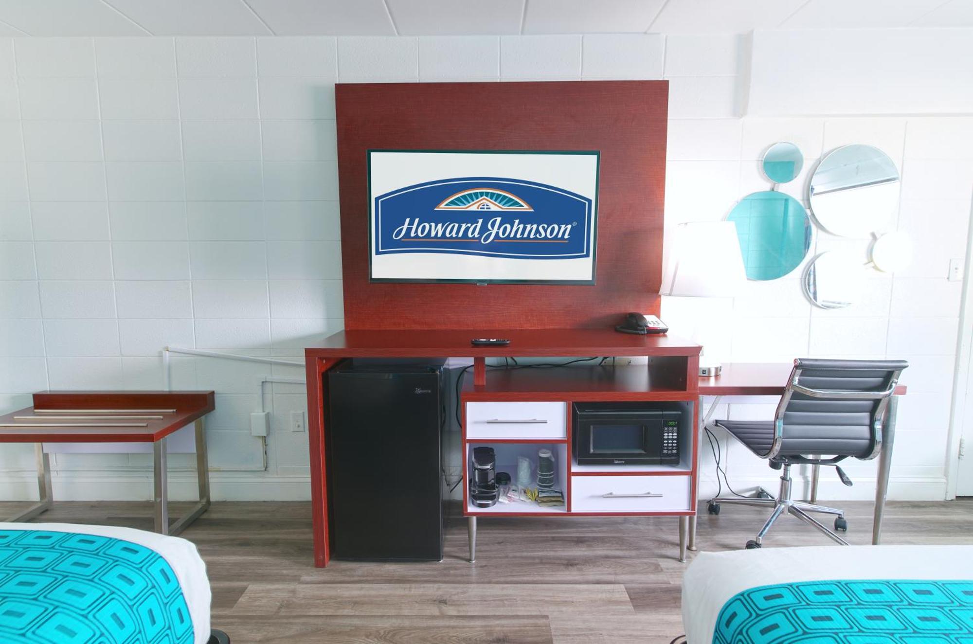 Howard Johnson By Wyndham Virginia Beach At The Beach Exterior photo