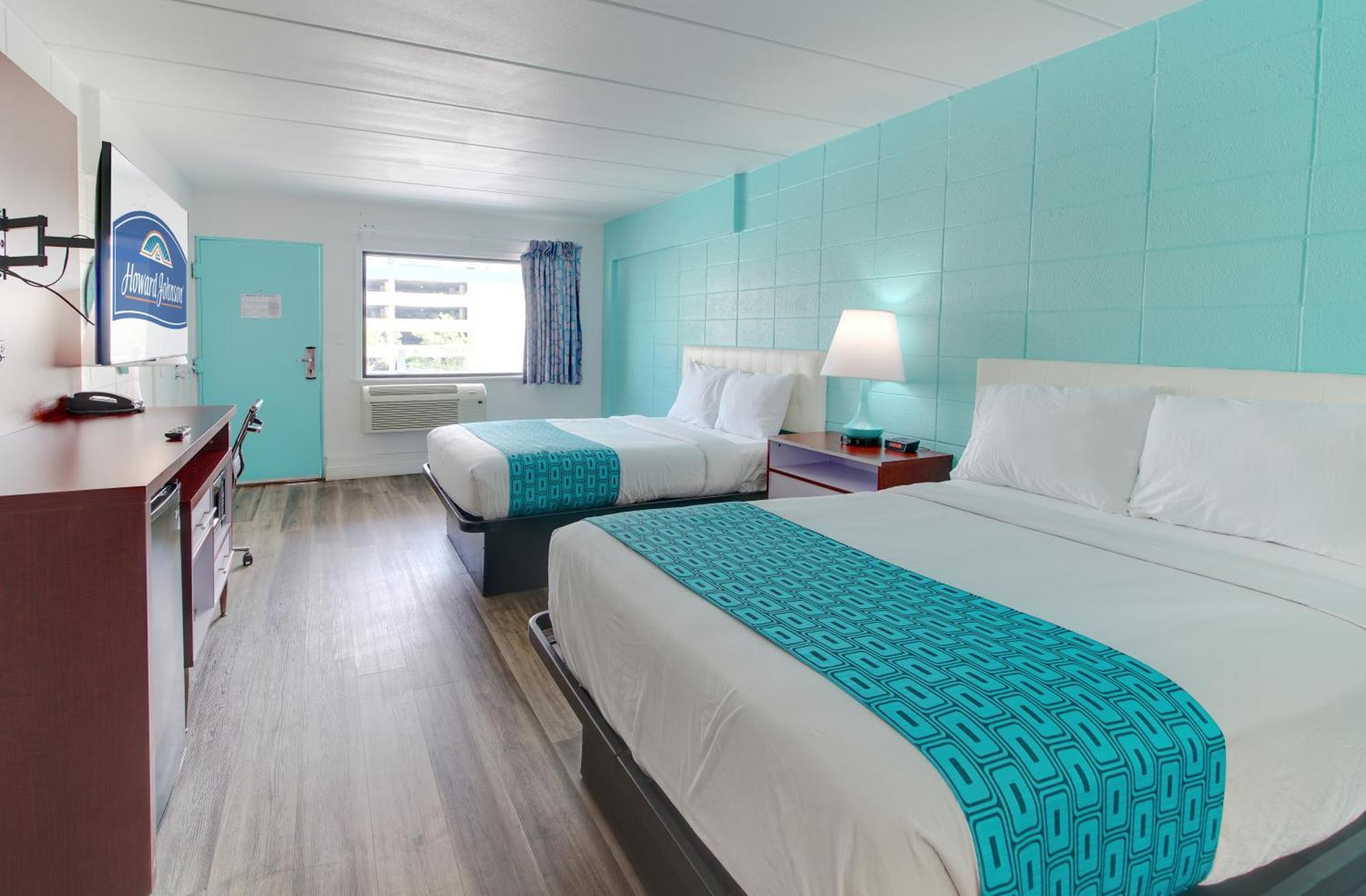 Howard Johnson By Wyndham Virginia Beach At The Beach Exterior photo